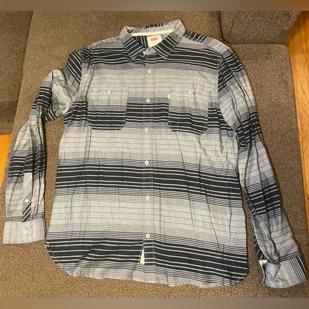 Levi’s button up shirt XL EUC